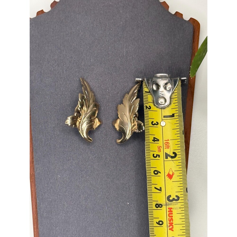 Vintage Gold Leaf Clip Earrings Acanthus Signed Marino Mid Century - Picture 8 of 8